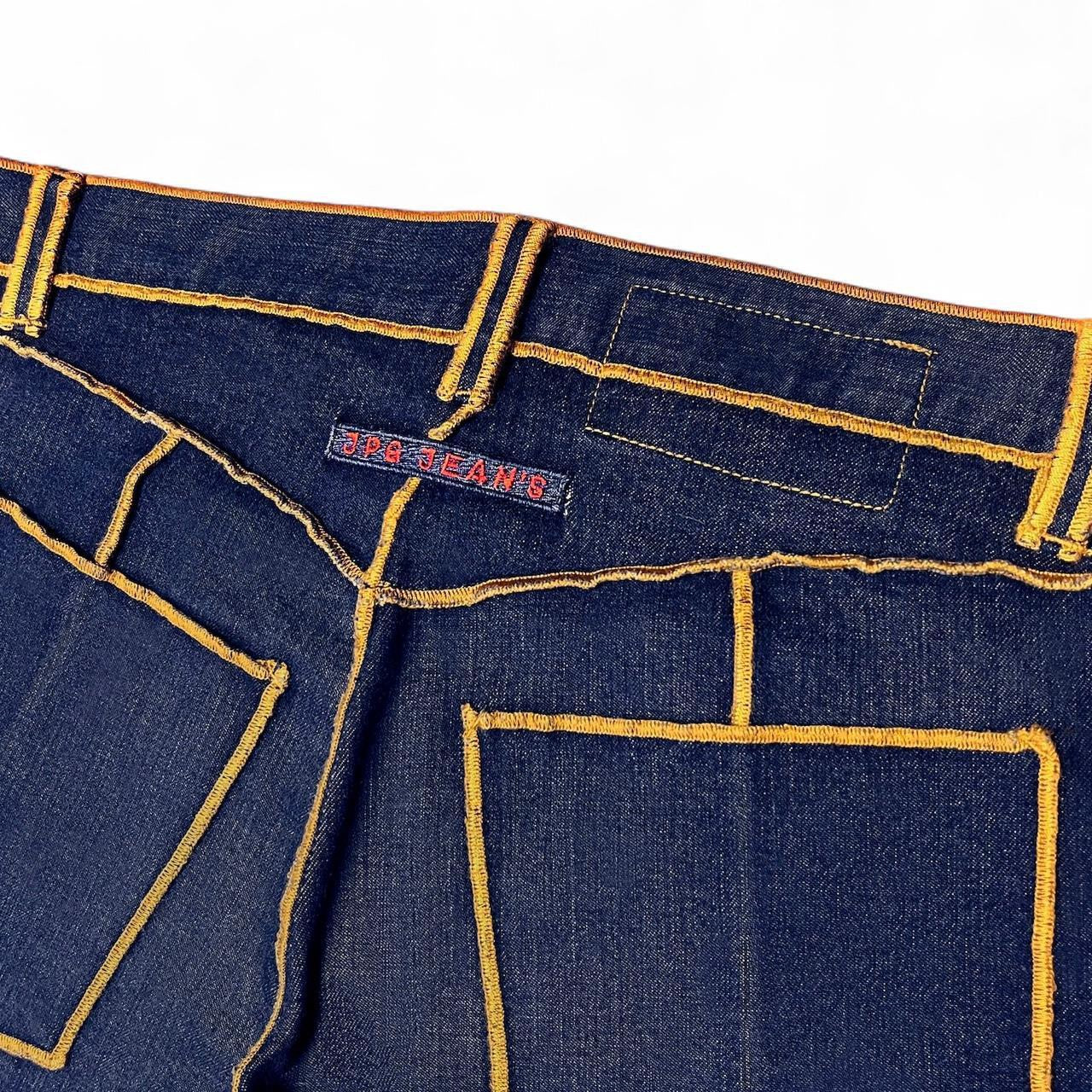 Indigo jeans with accent seams